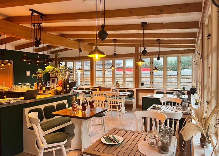Villa Wiesenau großzügiges Ferienhaus in Prerow by Restaurant Wiesenau